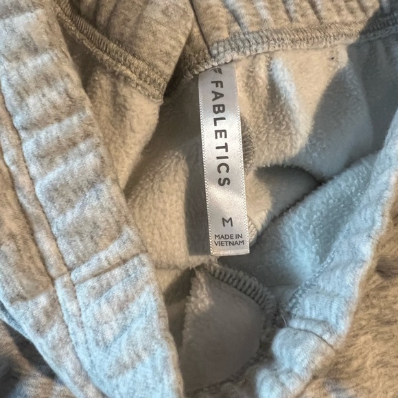 Fabletics Shorts Medium - Picture 3 of 3